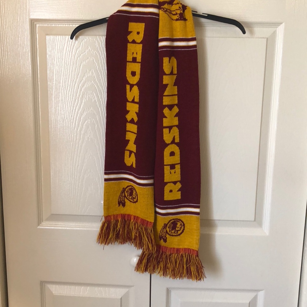 Redskin scarf
